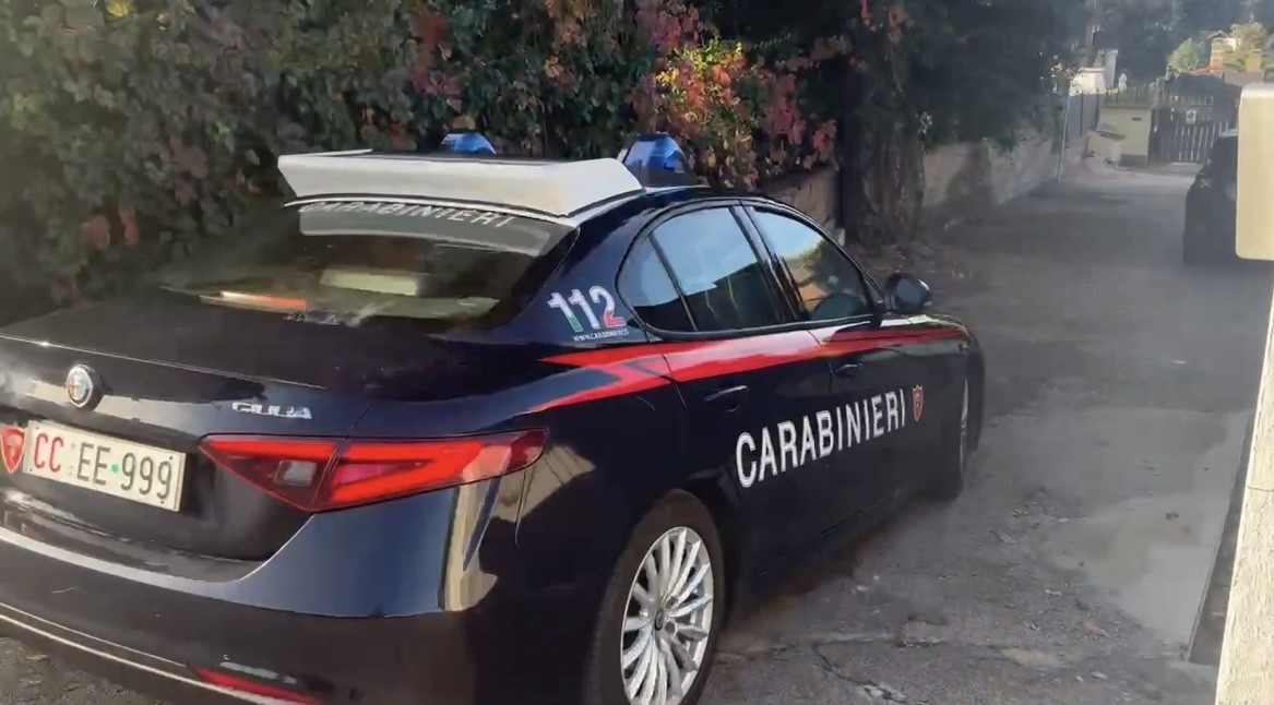 Aggredisce i controllori a Modena per un abbonamento non suo