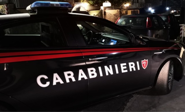 Soliera, ruba dolci e minaccia la vigilanza con un vaso