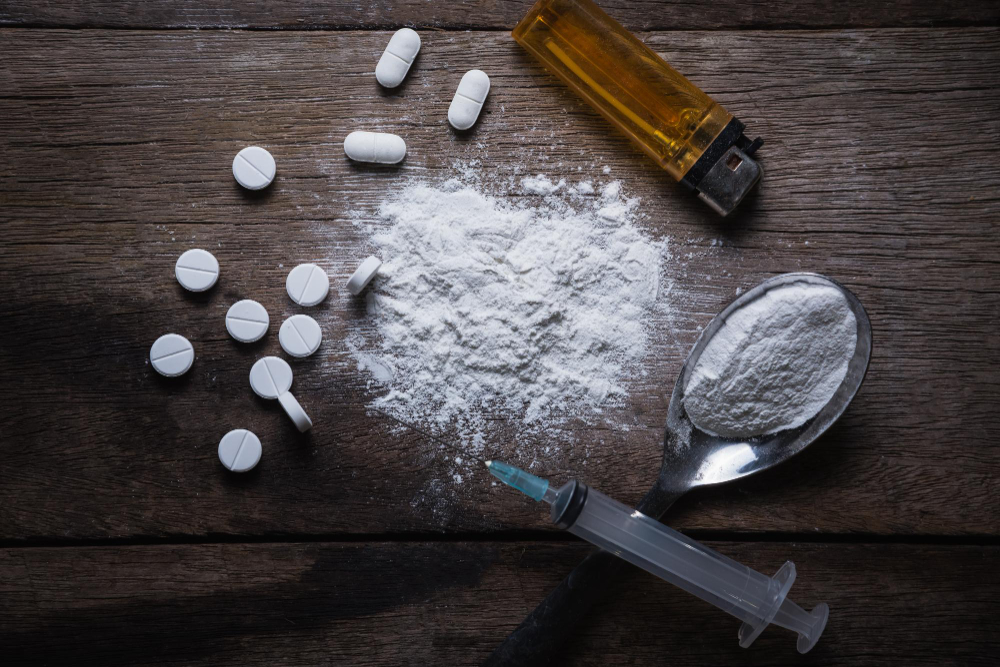 Due arresti in poche ore per droga ed evasione