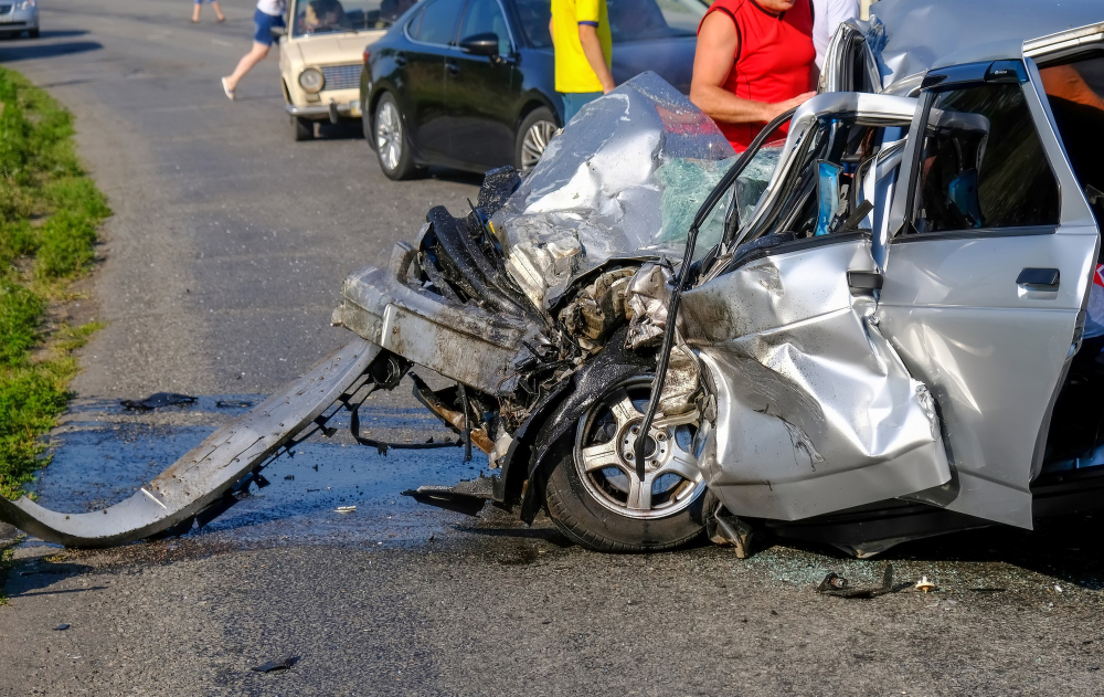 Scontro tra due auto, muore una donna