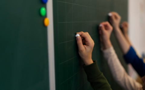 Dopo l’incendio, i bambini di Ganaceto tornano in classe