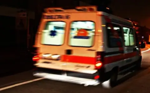 Giovane in pericolo sul viadotto, salvato a Modena
